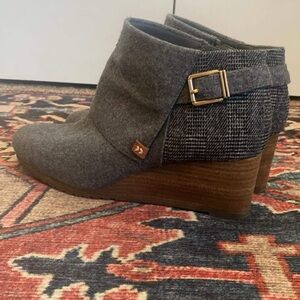 Women’s Dr. Scholl’s size 10 Gray Felt/Plaid Booties